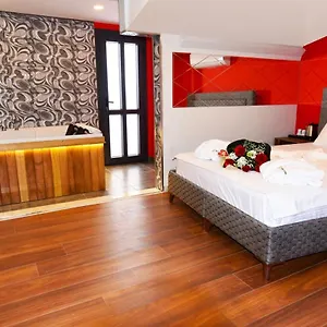 Renk Karsiyaka Otel İzmir